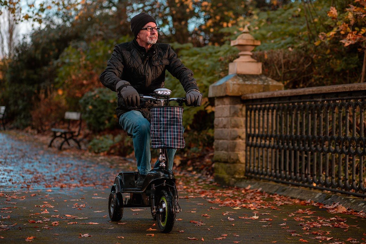 Elluro Folding 3 Wheel Mobility Scooter – Lightweight Portable Travel Scooter